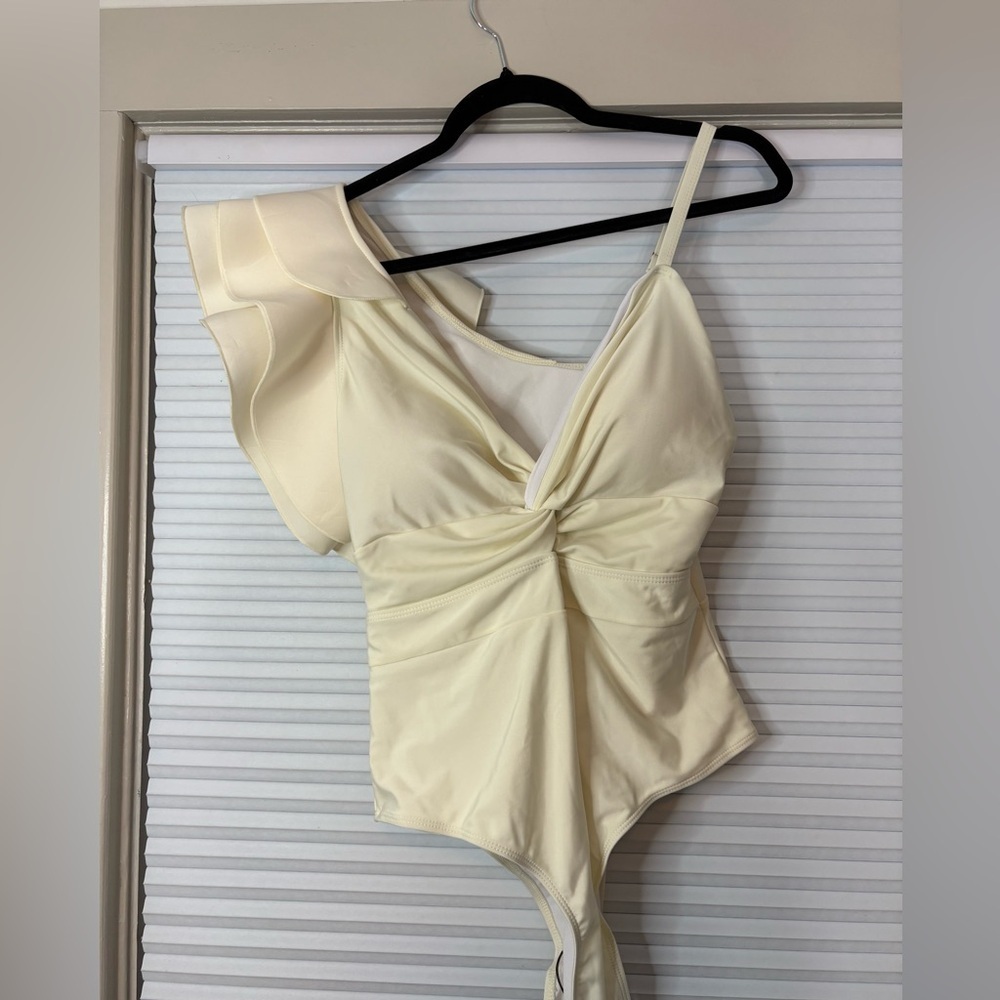 One Shoulder Ruffle One Piece Swimsuit - Picture 8 of 14